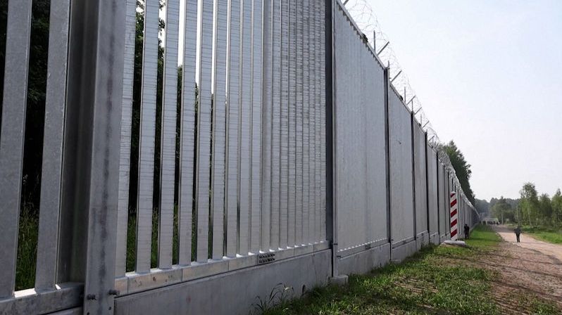 Polsko dokončilo hraniční zeď s Běloruskem
